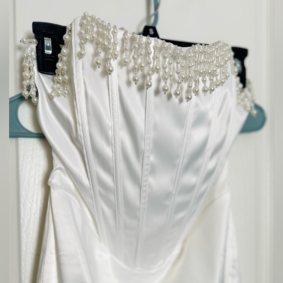 New pearl white satin Strapless Midi Dress size small - Picture 7 of 12